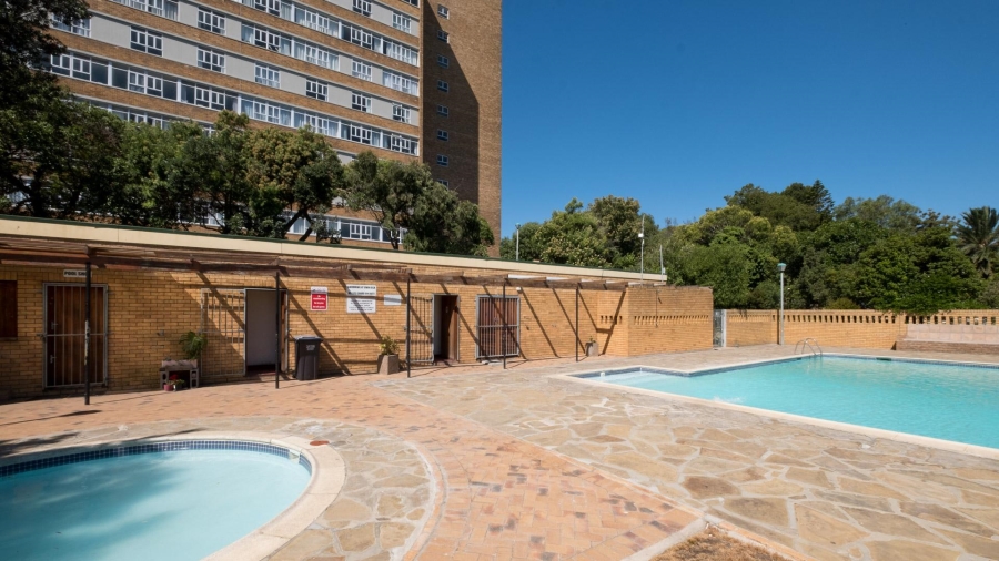 To Let 1 Bedroom Property for Rent in Loevenstein Western Cape